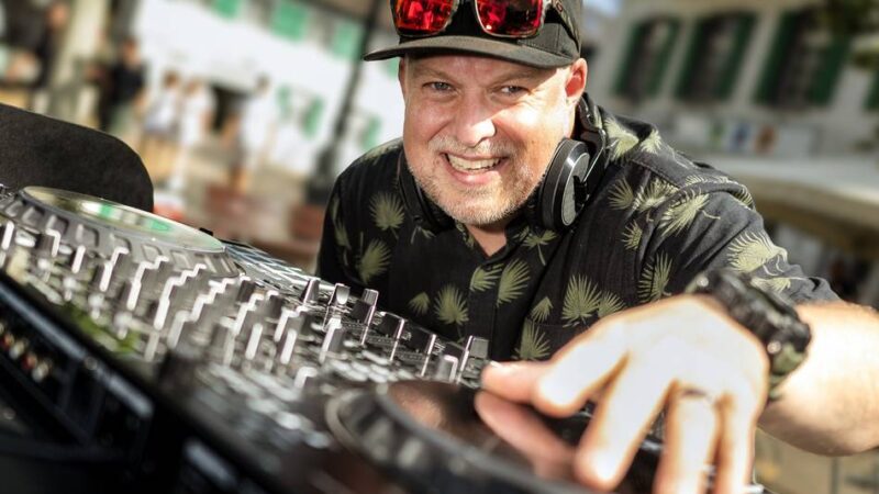 Beim Afterwork in Monheim: Langenfelder DJ René Frankenfeld sorgt für den perfekten Feierabend-Sound