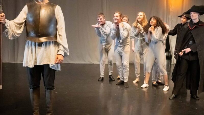Premiere am Theater Mönchengladbach: Jugendclub bringt Klassiker Don Quijote zum Tanzen