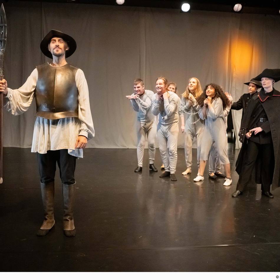 Premiere am Theater Mönchengladbach: Jugendclub bringt Klassiker Don Quijote zum Tanzen