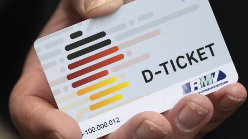 Bundesweit einmaliges Modell: Ehrenamtler zahlen in Dormagen für das Deutschlandticket 9 Euro