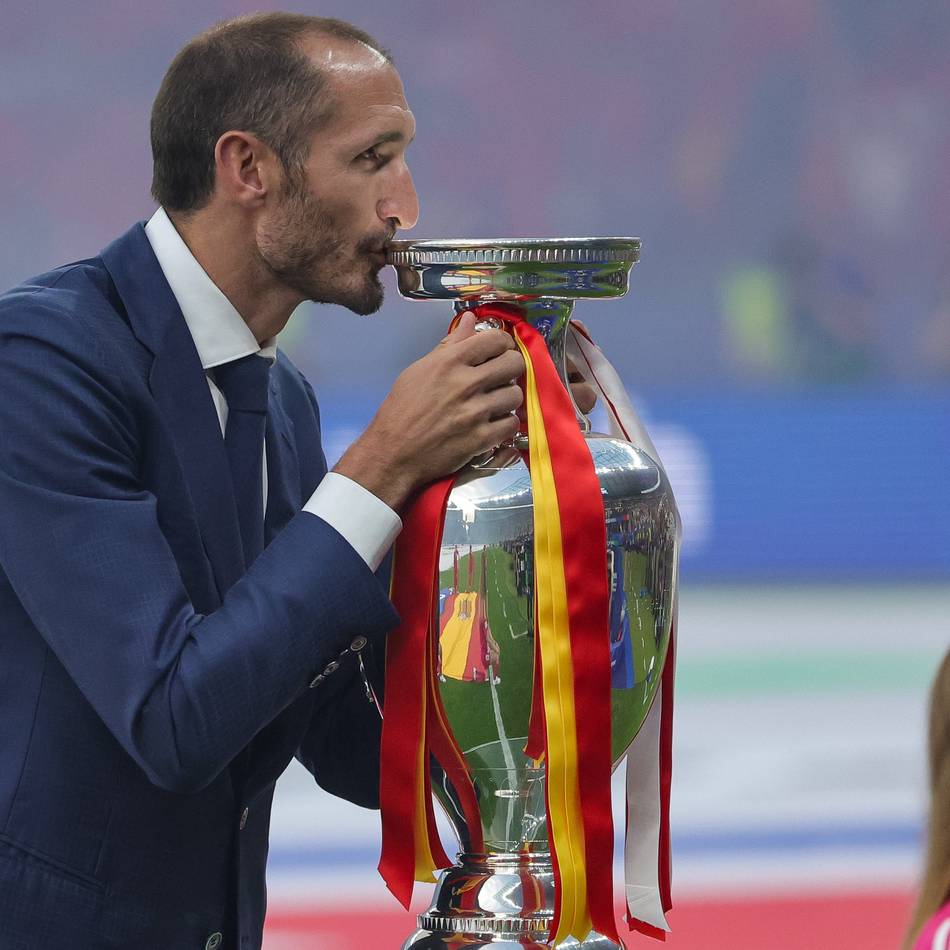 Trainer weiterhin gesucht: Wirrwarr in Italien – Neuanfang mit Chiellini und Mancini?