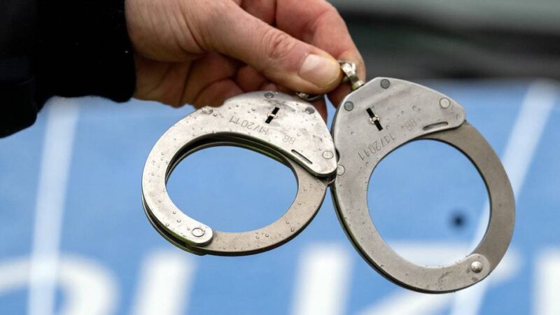 Polizeieinsatz in Viersen: Zwei Männer prügeln sich durch Viersen