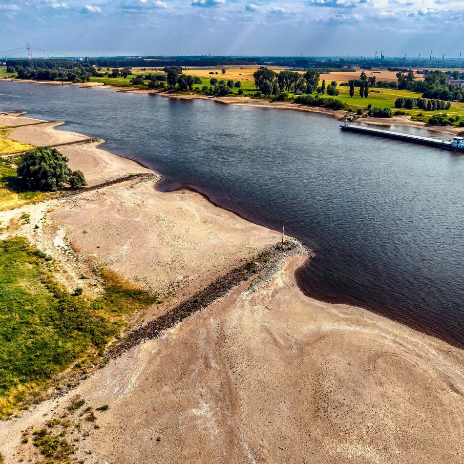 Pegel unter einem Meter: So wirkt sich das Niedrigwasser auf den Rhein bei Monheim aus
