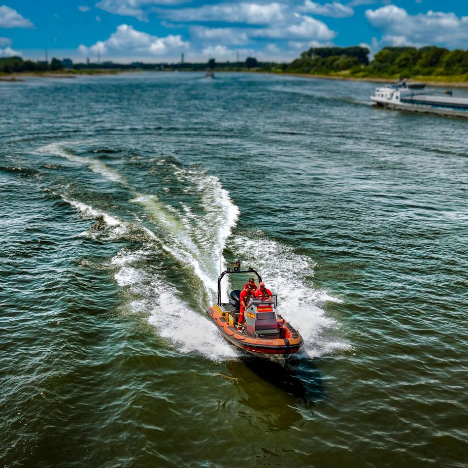 Umfangreiche Suche bei Monheim endet tragisch: Vermisster Schwimmer wird tot im Rhein aufgefunden
