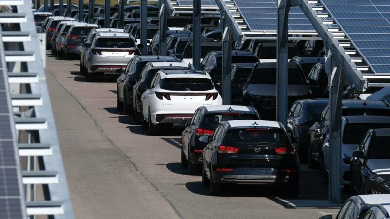 Große Flächen in Grevenbroich geeignet: Solarkraftwerk überm Auto? Stadt identifiziert mögliche PV-Parkplätze