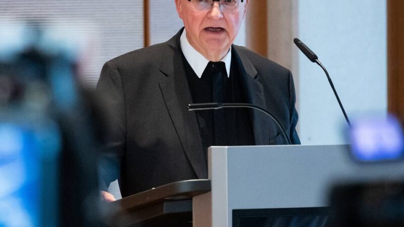 Landesgartenschau Neuss: Berliner Erzbischof besucht die Lichtkirche