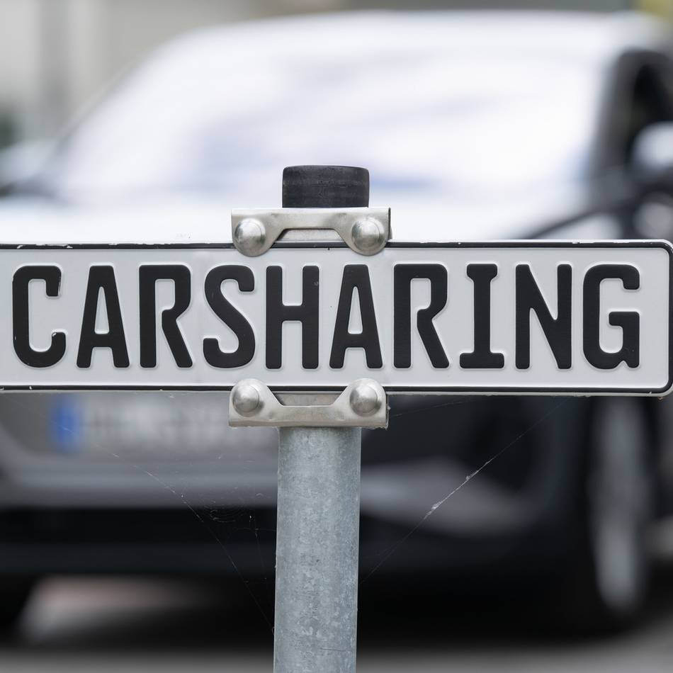 Ein Neunsitzer für die ganze Gemeinde: Gemeinde bietet Kleinbus zum Mieten an – so funktioniert das Car-Sharing-Modell