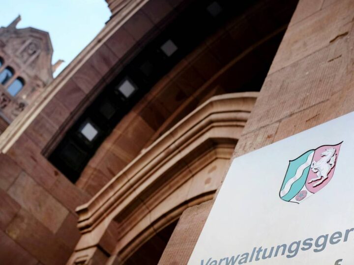 Urteil gegen Frau aus dem Kreis Viersen: Privathandy auf Jordanien-Reise kostet Verfassungsschützerin ihre Geheimzulassung