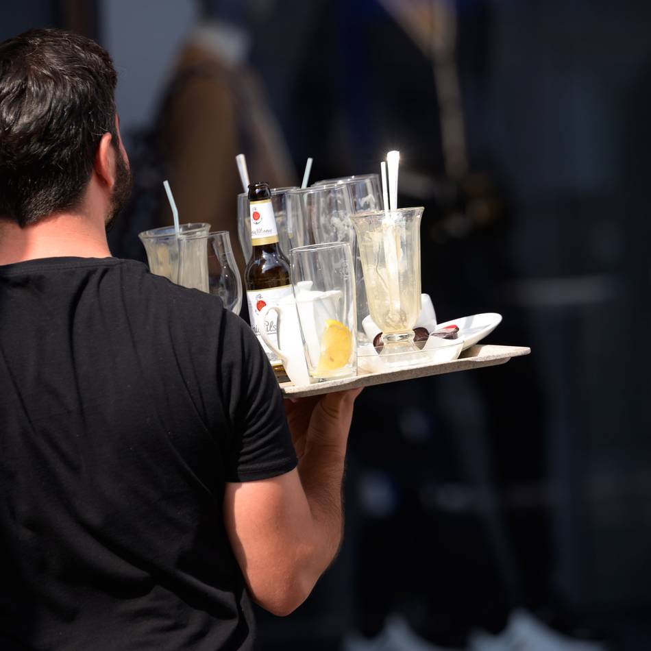 „Bewerber versprechen sich bessere Zukunft“: Wie ein Gastronom junge Bosnier für den Einsatz in deutschen Restaurants fit macht