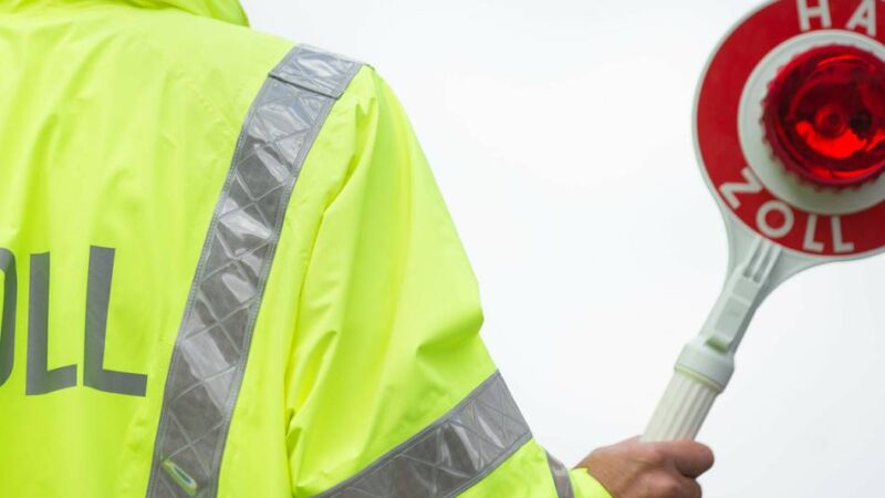 Zoll Krefeld gibt Tipps: Was bei der Einfuhr von Urlaubs-Mitbringseln zu beachten ist