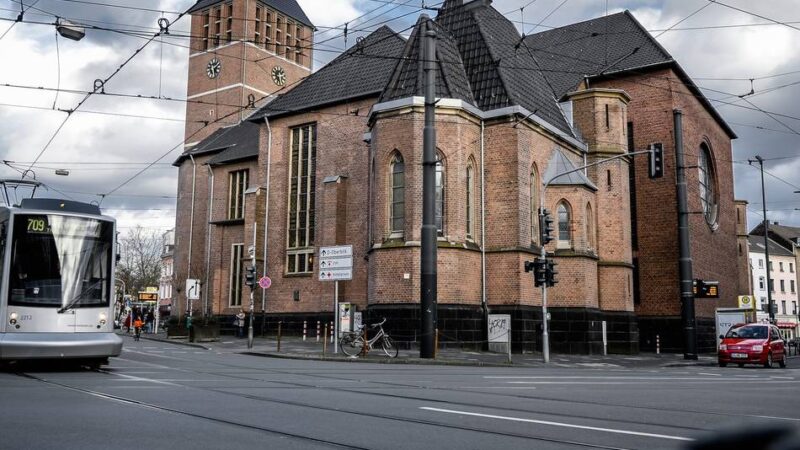 In Düsseldorf-Unterbilk: Umfeld der Bilker Kirche – Zwischenlösung kommt