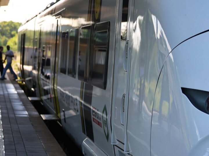 Linie verbindet Solingen, Hilden und Düsseldorf: „Sehnsüchtig darauf gewartet“ – der RE47 ist endgültig wieder zurück