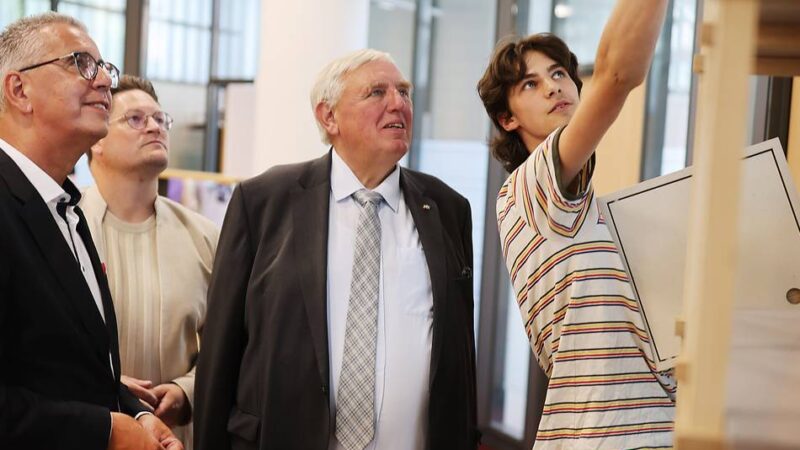 Minister Laumann bei Feier in Hilden: Tischler feiern ihren Nachwuchs – „uns kann kein Roboter ersetzen“