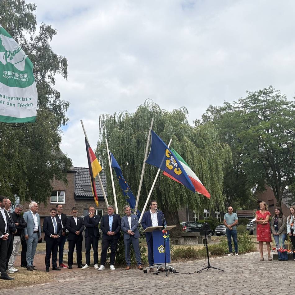 Mayors for Peace in Hinsbeck: Flagge für Frieden und gegen Atomwaffen gehisst