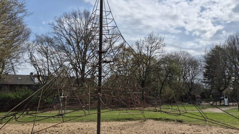 Kinder und Jugendliche in Meerbusch: Wie der größte Spielplatz in Osterath schöner werden soll