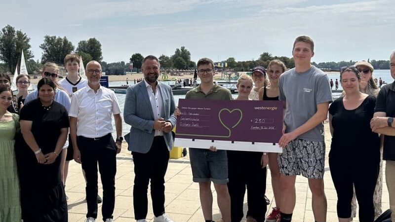 Westenergie überreicht Preisgeld: Gesamtschüler punkten bei Distanz-Duell in Xanten