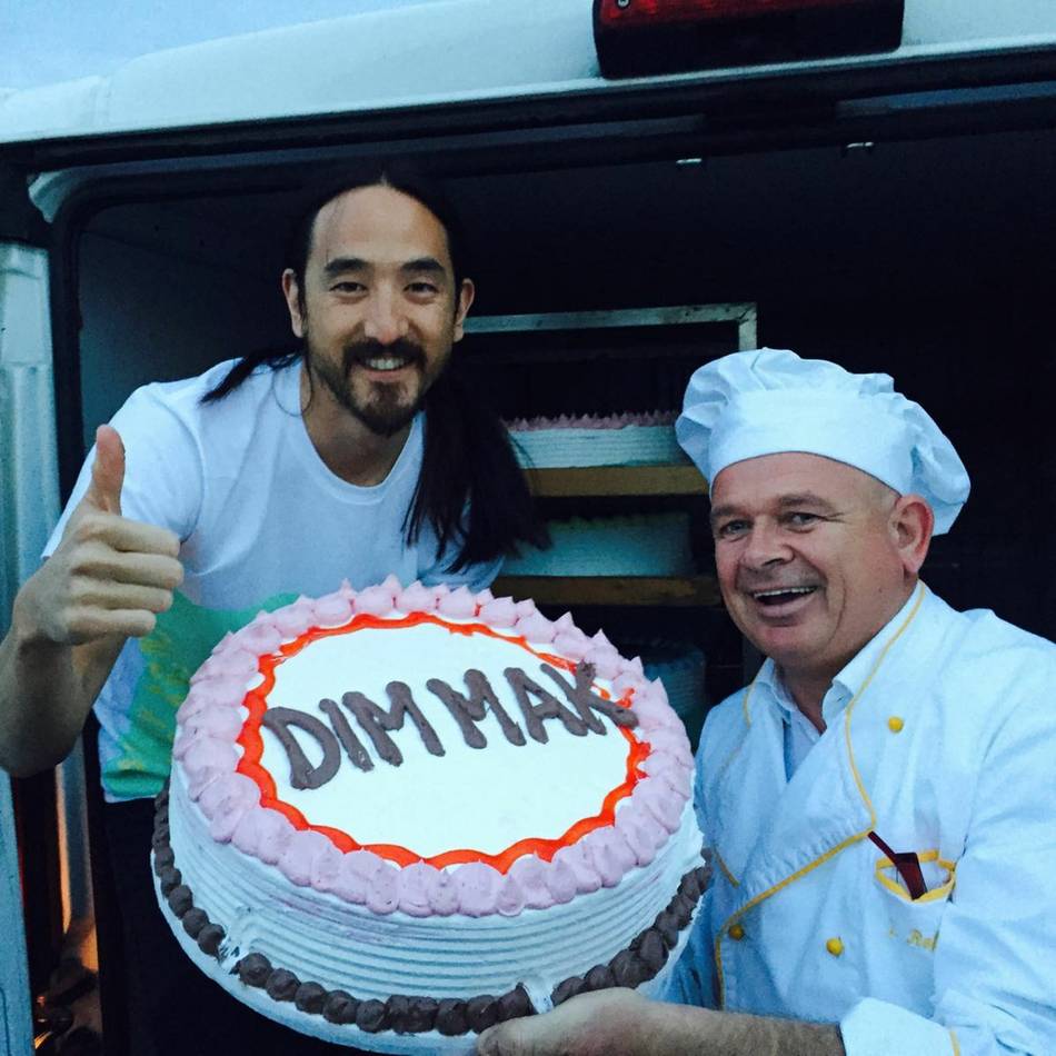 Für DJ Steve Aoki: Warum die fliegenden Torten für Parookaville aus Goch kommen