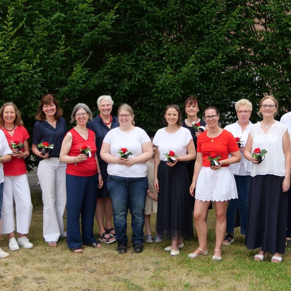 „Ton trifft Tasse“ in Neersen: Singkreis nimmt sein Publikum mit auf eine musikalische Reise