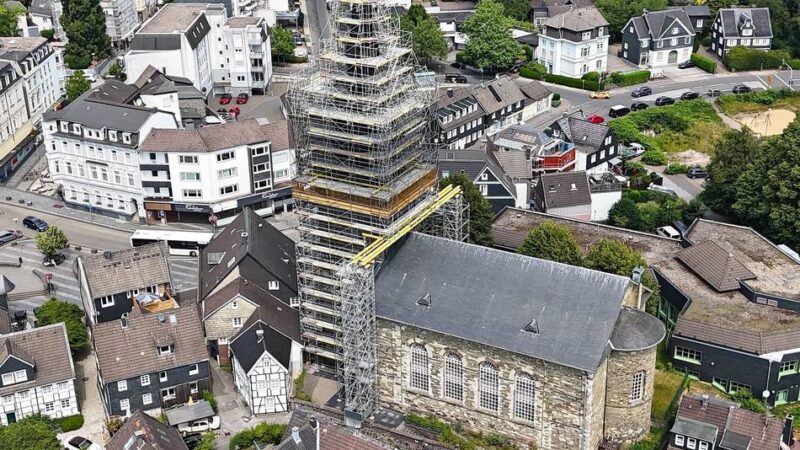 Stadtkirche Wermelskirchen: Gerüst steht – jetzt beginnt die Turmsanierung