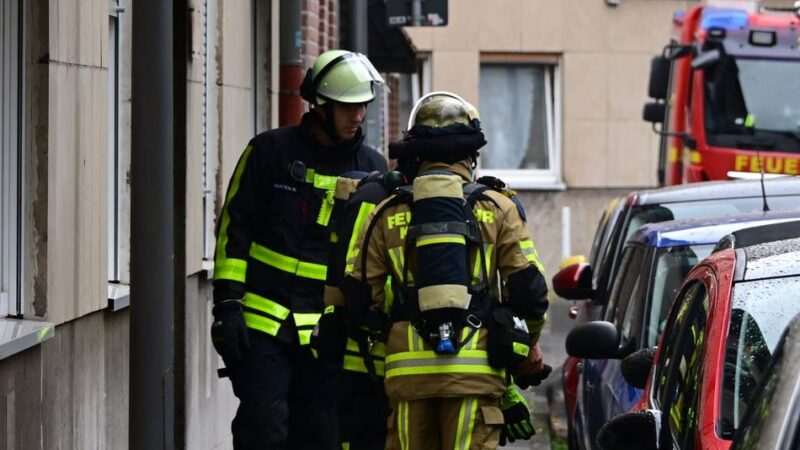 Feuerwehreinsatz in Krefeld: Küchenbrand am Dampfmühlenweg beschäftigt die Feuerwehr
