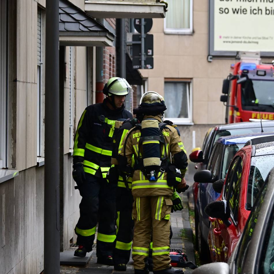 Feuerwehreinsatz in Krefeld: Küchenbrand am Dampfmühlenweg beschäftigt die Feuerwehr