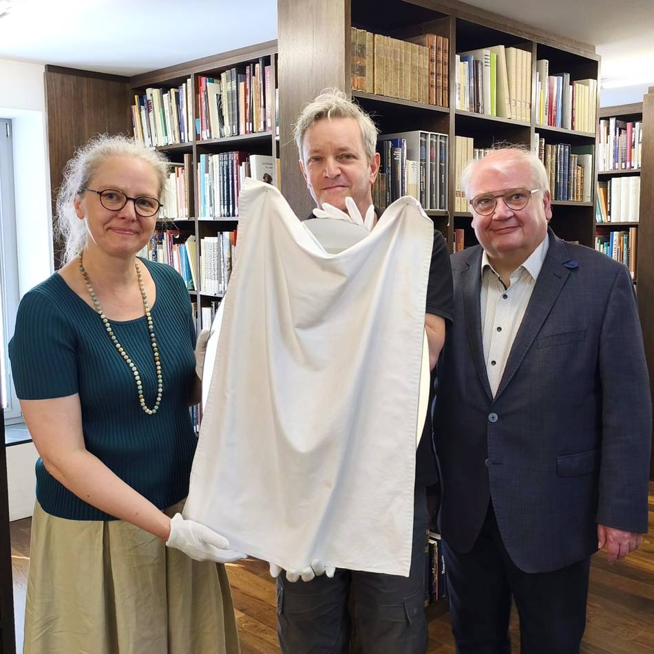 Kunstwerk von Gil Shachar: Stiftsmuseum Xanten erhält „bedeutende Schenkung“
