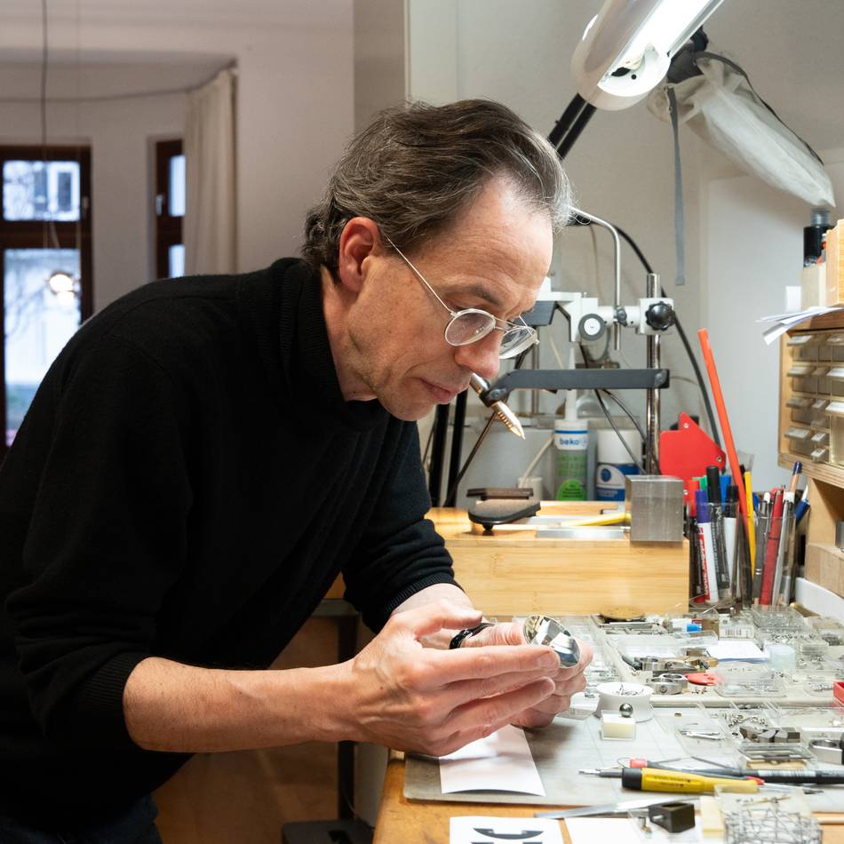 Schmuckausstellung in Pforzheim: Wert von 300.000 Euro – Düsseldorfer Goldschmied bei Ausstellung bestohlen