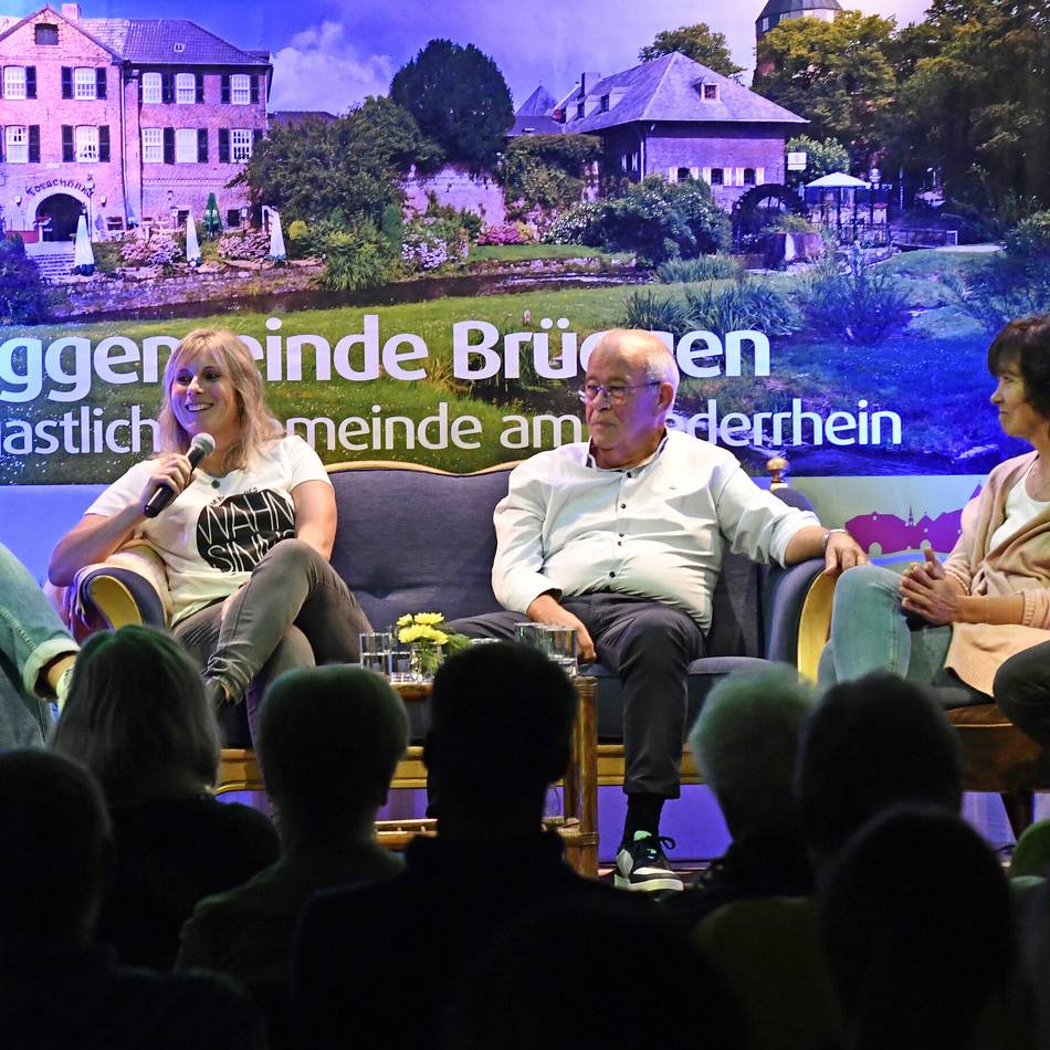 Gespräch mit regionalen Gästen: Talkrunde „Franks Sitzecke“ auf Burg Brüggen