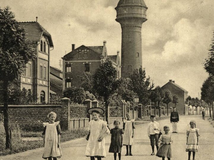 Zeitreise auf alten Postkarten: Erkennen Sie diese Grevenbroicher Stadtteile?