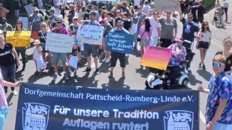 Demo statt Festparade in Leverkusen-Pattscheid: „Dorffest ohne Umzug ist wie Bibi ohne Tina“