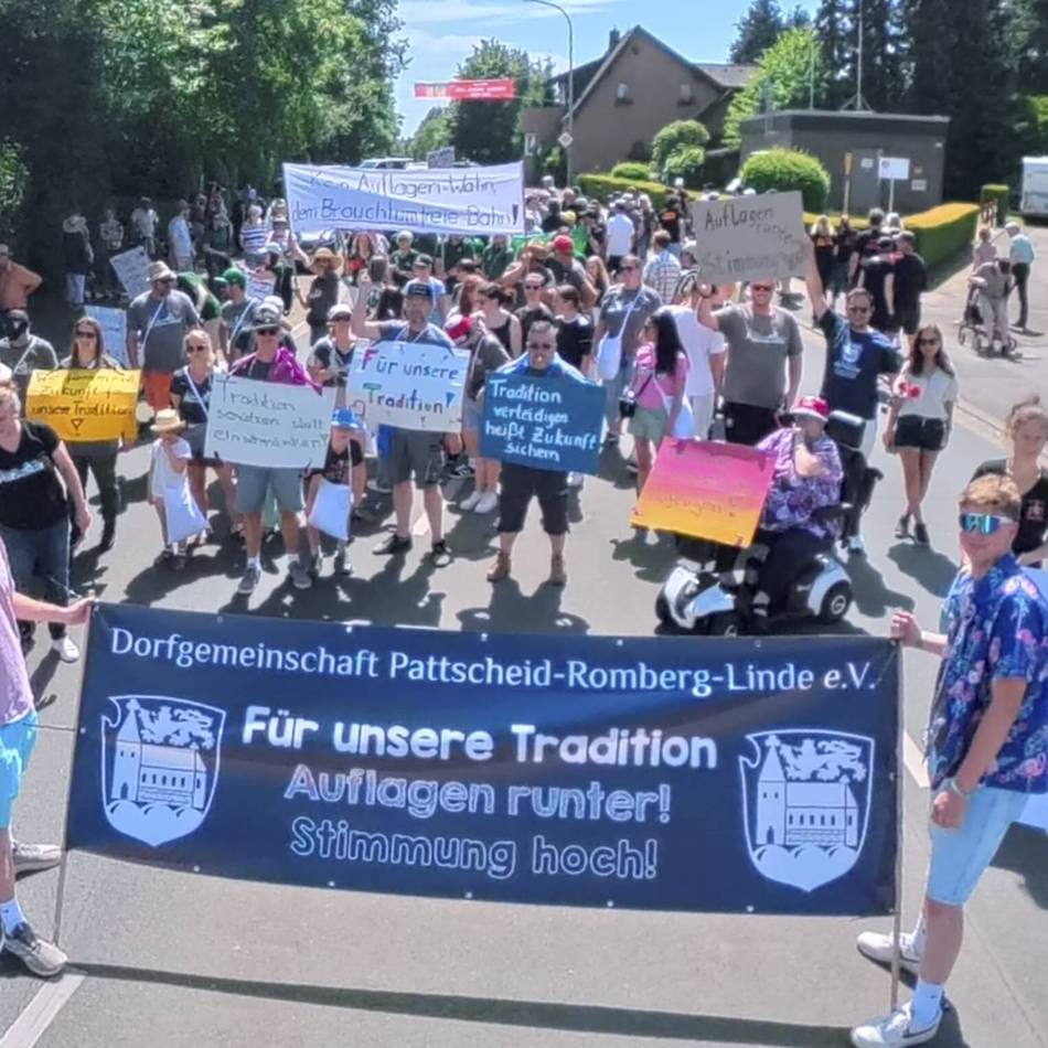 Demo statt Festparade in Leverkusen-Pattscheid: „Dorffest ohne Umzug ist wie Bibi ohne Tina“