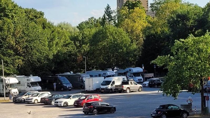 Parkplatz in Zons: „Im Sommer Staubhölle, im Winter Matschhölle“ – Rheintorparkplatz soll saniert werden