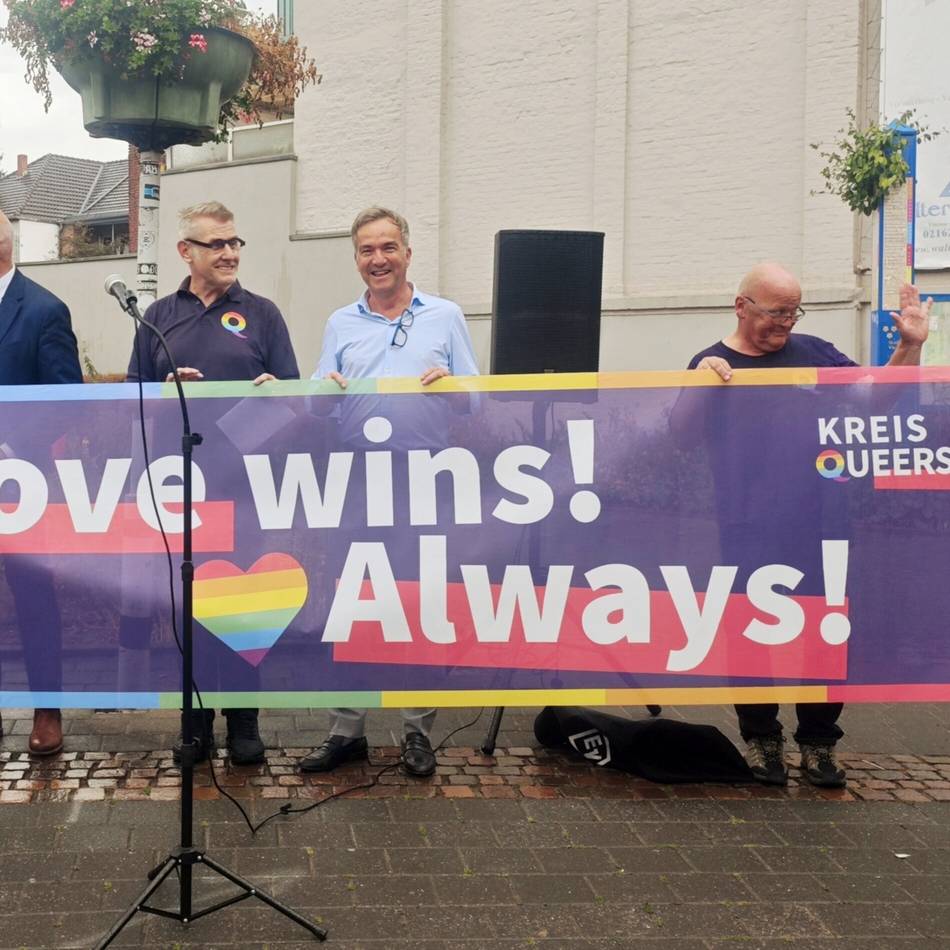 Mahnwache nach Anschlag auf Berliner CSD: Viersens Antwort auf den Hass