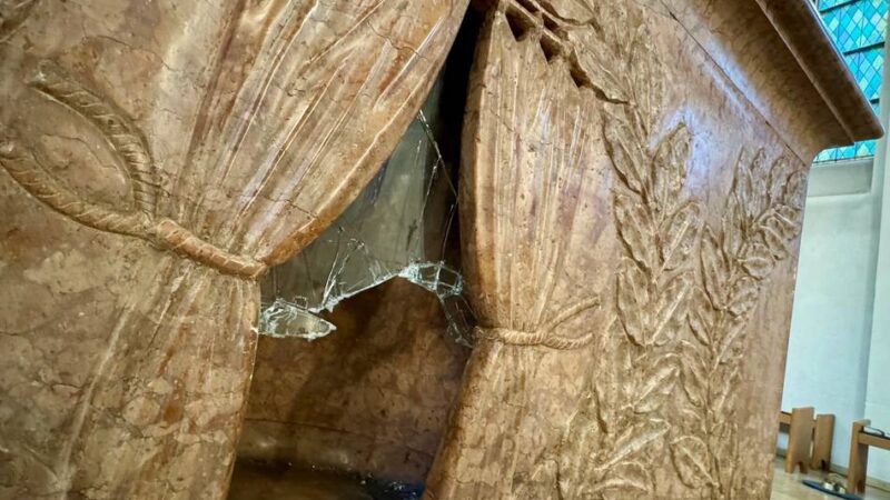 Reliquien-Diebe brechen in Neusser Kirche ein: „Jeglicher Respekt vor einem Gotteshaus scheint zu fehlen“