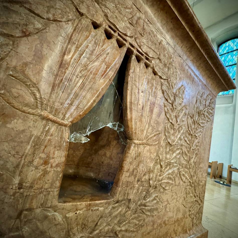 Reliquien-Diebe brechen in Neusser Kirche ein: „Jeglicher Respekt vor einem Gotteshaus scheint zu fehlen“