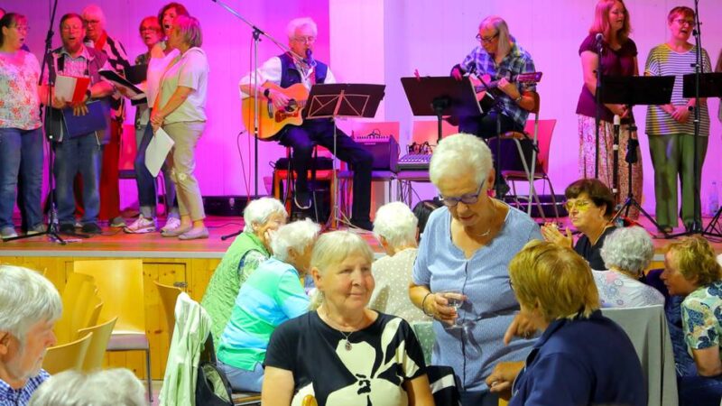 Feier im Pfarrheim St. Anna Rheinberg: Von Bob Dylan bis Bläck Fööss – viel Musik beim Patronatsfest