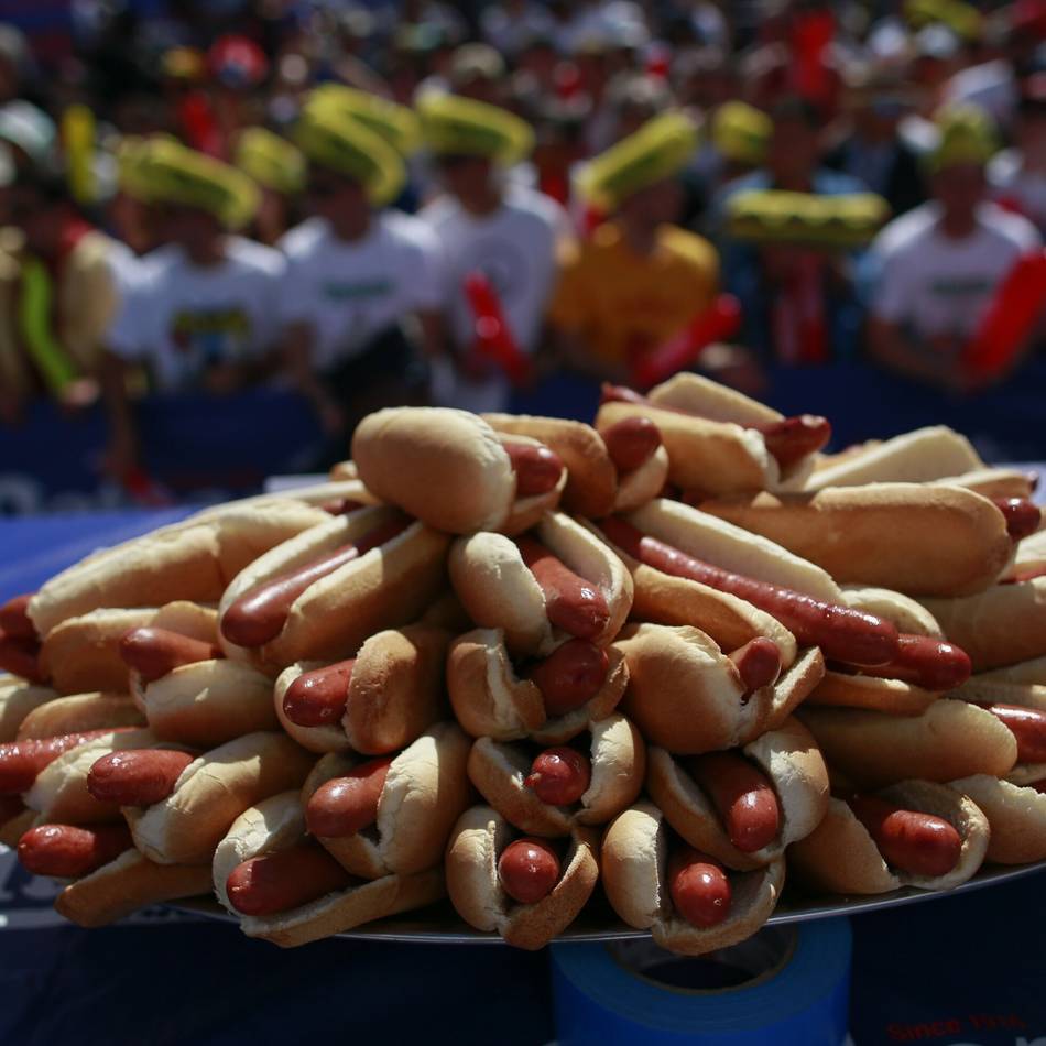 1350 aneinandergereihte Fußballfelder: Wahnsinnszahlen – so viele Hotdogs verputzten die WM-Fans in den Stadien