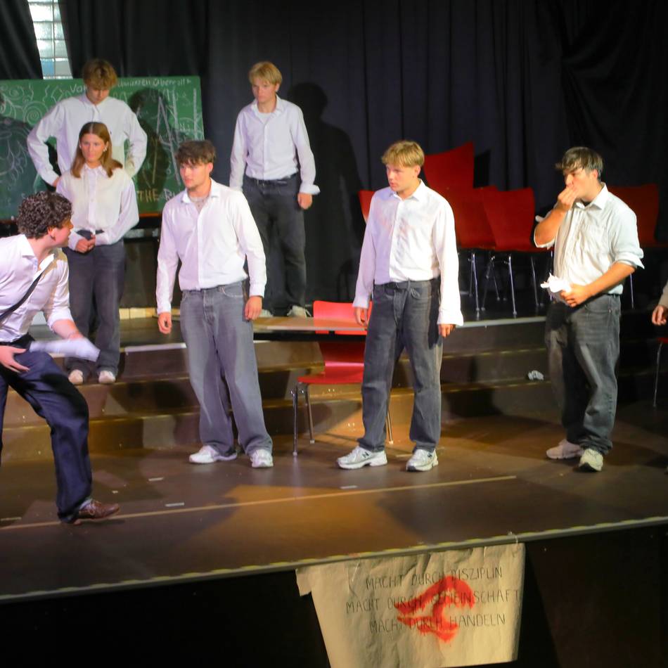 Schultheater in Rheinberg: „Die Welle“ sollte auch in der Stadthalle zu sehen sein