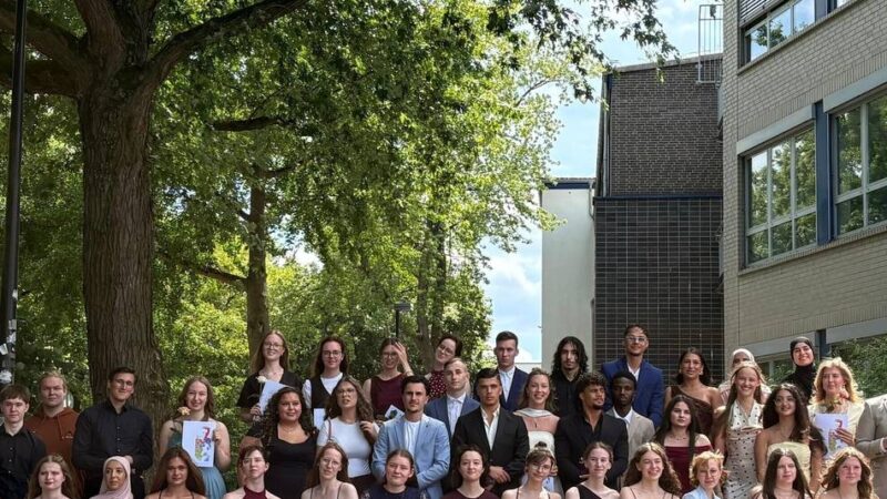 Abschluss in Moers: Hermann-Runge-Gesamtschule verabschiedet Abiturienten