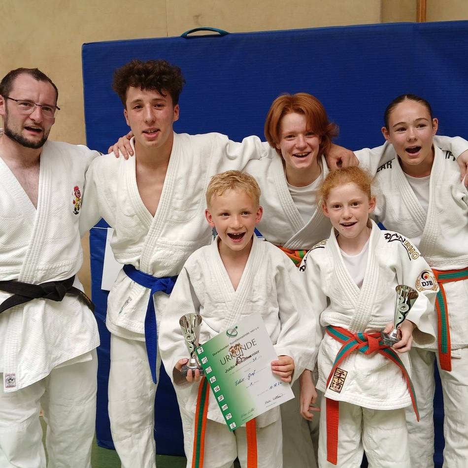 Judo in Wermelskirchen: Goldreiche Bilanz: Wermelskirchener Judoka dominieren Wettkampf in Burscheid