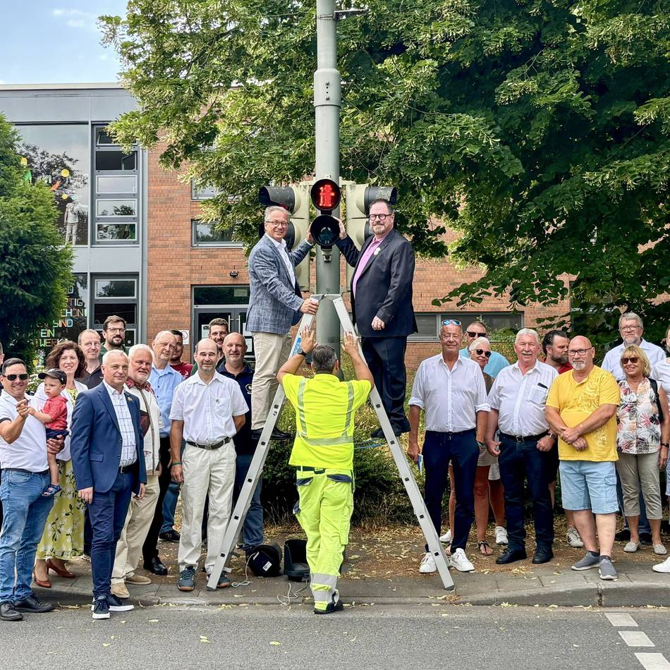 Siebte Anlage in Neuss: Holzheimer König stiftet Schützenampel