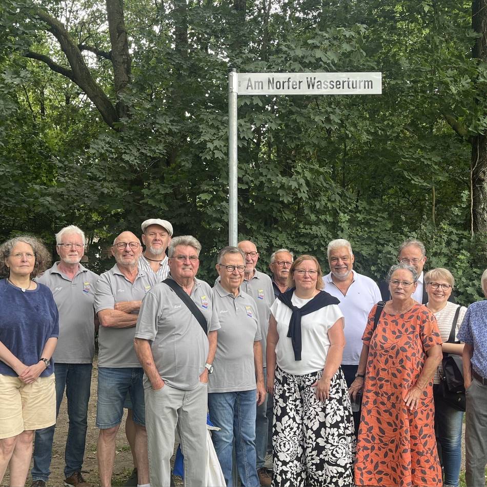 Schilder enthüllt: Norf hat jetzt zwei neue Straßennamen
