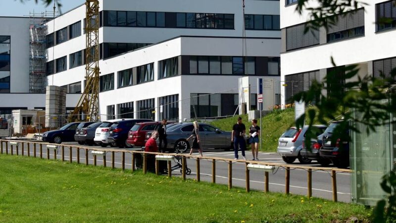 Unfall in Hamminkeln: Motorrad kracht in Radfahrer – zwei Schwerverletzte