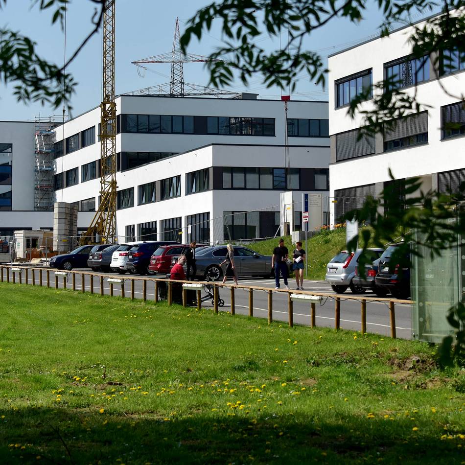 Unfall in Hamminkeln: Motorrad kracht in Radfahrer – zwei Schwerverletzte
