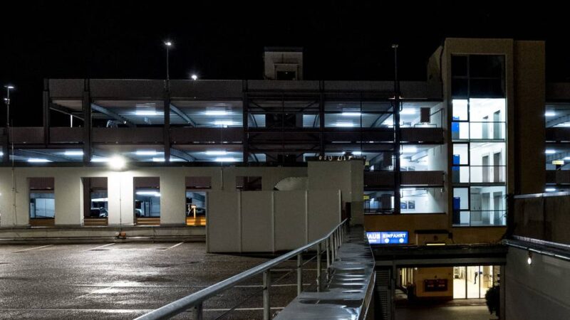 Parkhaus Kronengarten in Hilden: Zwei Jugendliche auf dem Dach lösen Polizeieinsatz mit SEK aus