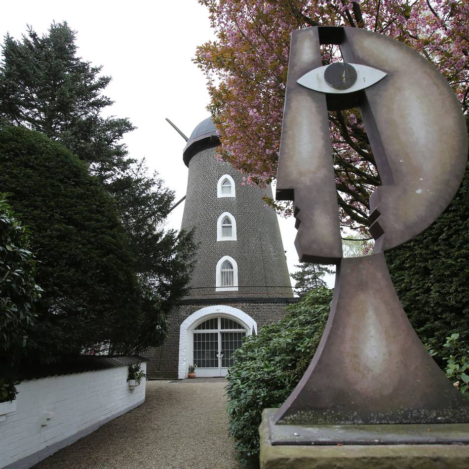 Kriminalität in Meerbusch: Diebe stehlen Kunstwerk vor der Osterather Windmühle