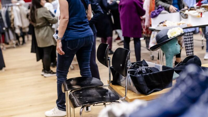 Aktion der Bürgerstiftung Düsseldorf: Schnäppchen und Vintage-Teile – Kleiderbörse findet erstmals an zwei Tagen statt