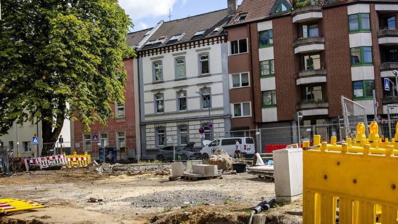 Treffpunkt in Düsseldorf: Hochbeete, Bänke und Bäume – Benrath bekommt einen neuen Brunnenplatz