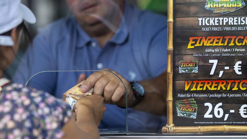 „Soll für alle attraktiv bleiben“: Achterbahn, Pommes und Karussell – das kostet ein Besuch auf der Düsseldorfer Rheinkirmes