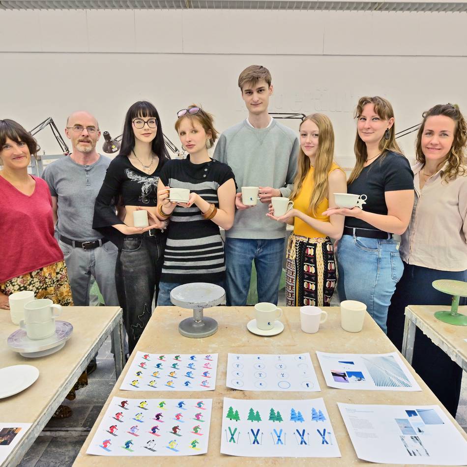 Studierende stellen Designs vor: Krefeld sucht die Weihnachtstasse 2026